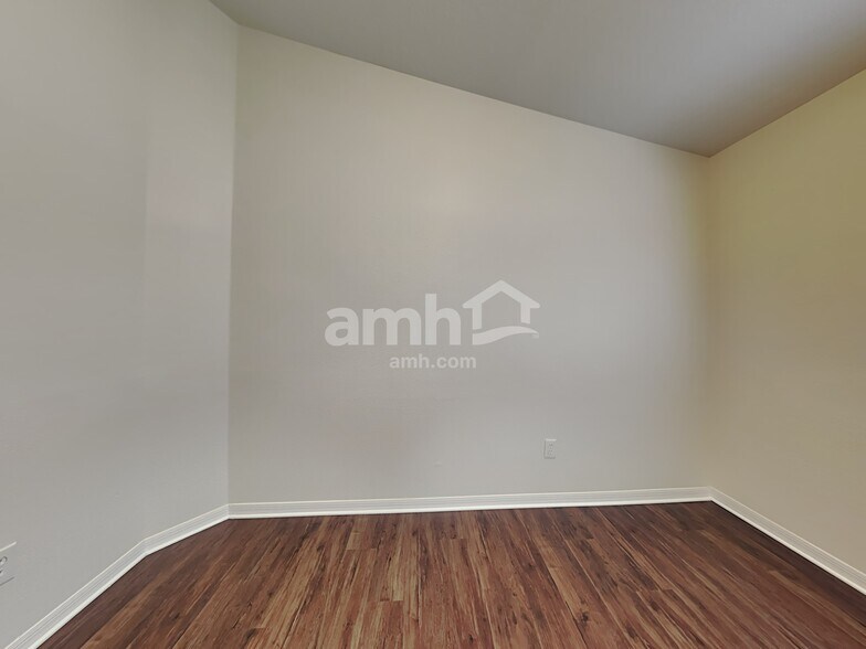 Building Photo - 14335 Moon Flower Dr