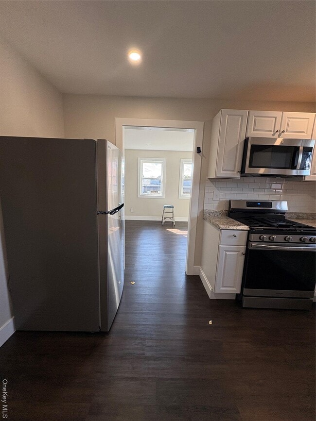 Primary Photo - 579 Main St