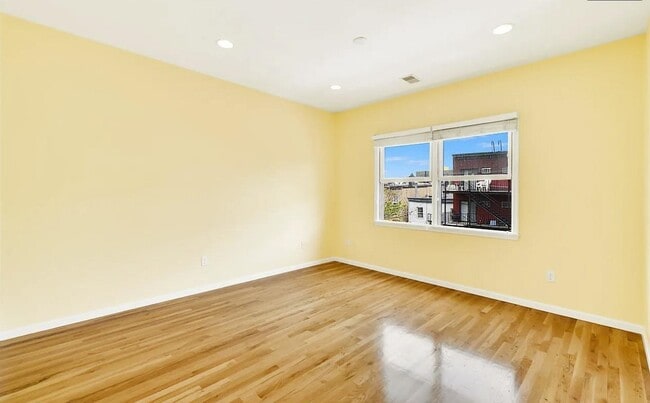 Building Photo - 109 Jackson St