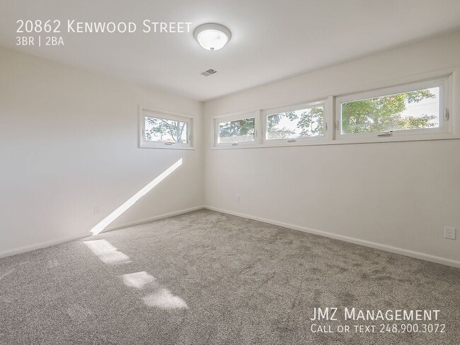 Building Photo - 20862 Kenwood St