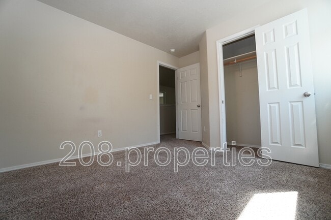 Building Photo - 2934 NW 11th Ave