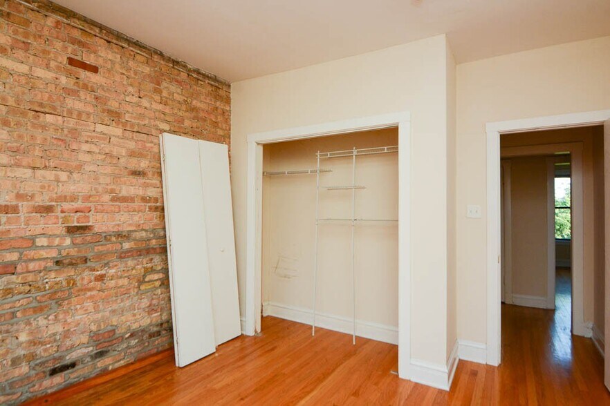 Building Photo - 3523 N Racine Ave