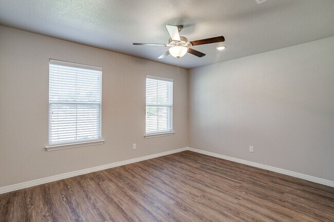 Building Photo - 37 Elk Dr