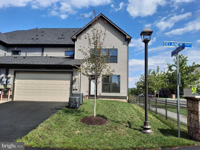 Building Photo - 22427 Philanthropic Dr