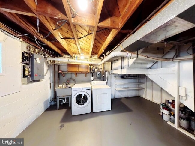 Building Photo - 1012 Loxford Terrace