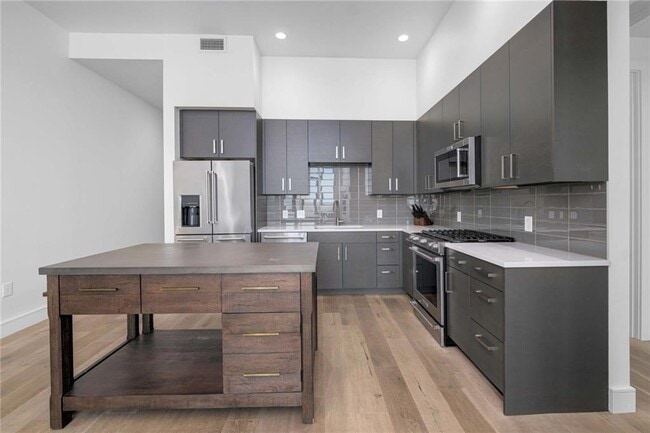 Building Photo - 222 West Ave