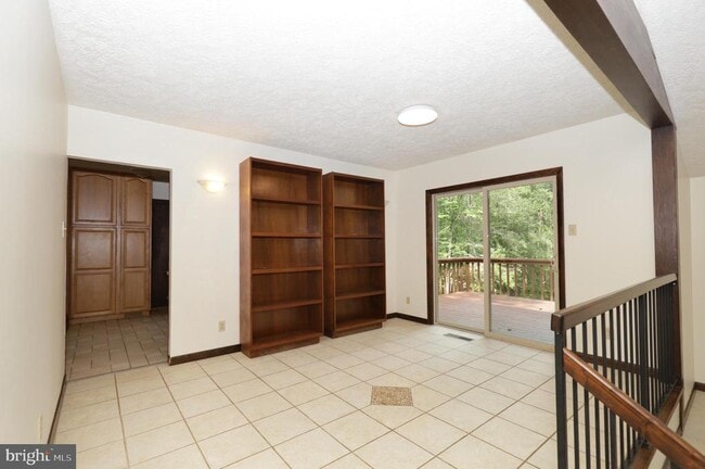 Building Photo - 11800 Wolf Run Ln