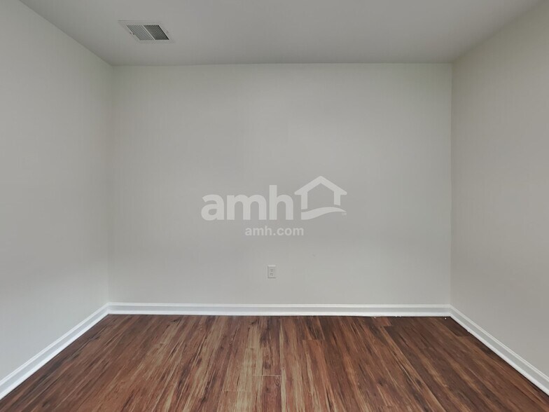 Building Photo - 130 Dunnsmore Dr