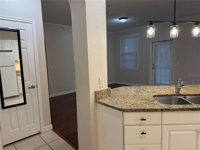 Building Photo - 860 N Orange Ave