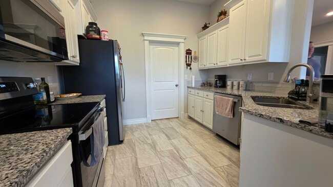 Building Photo - Charming 4 bedroom, 2 bath home COMING SOON!