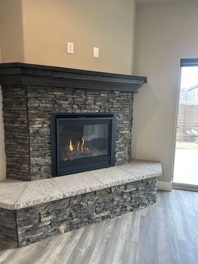 Building Photo - Beautiful Stone Creek Home | Open Layout, RV Parking & Private Pool Access