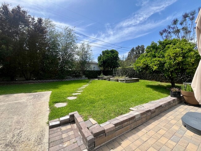 Building Photo - VISTA DEL ORO  3 BEDROOM HOUSE