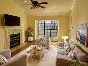 Building Photo - 2733 Silver Creek Dr