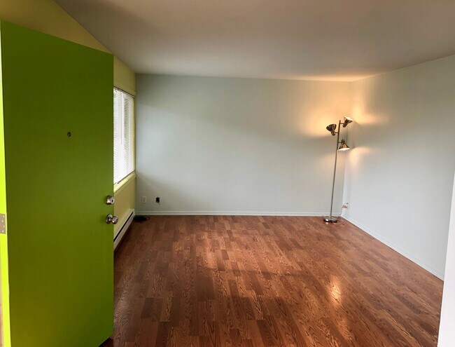 Building Photo - 2801 14th Ave W