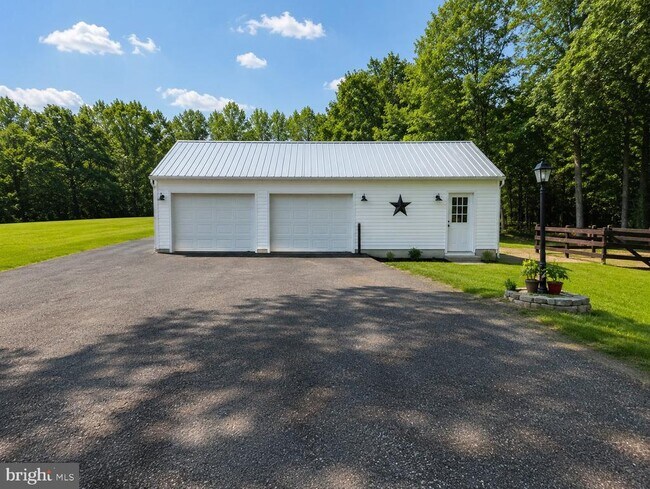 Building Photo - 27495 Three Notch Rd
