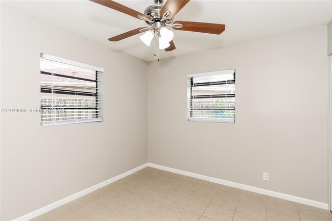 Building Photo - 1367 NE 27th St