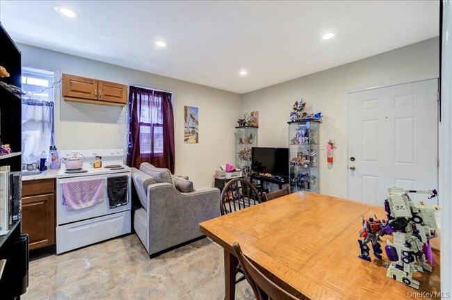 Building Photo - 90 Sullivan St