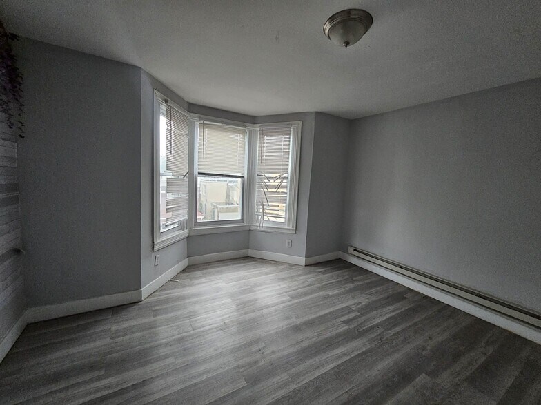 Building Photo - 5210 Master St