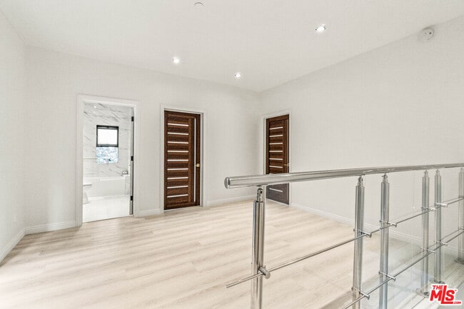 Building Photo - 2315 Loma Vista Pl