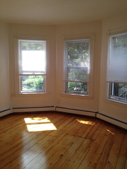 Building Photo - 254 Windsor St