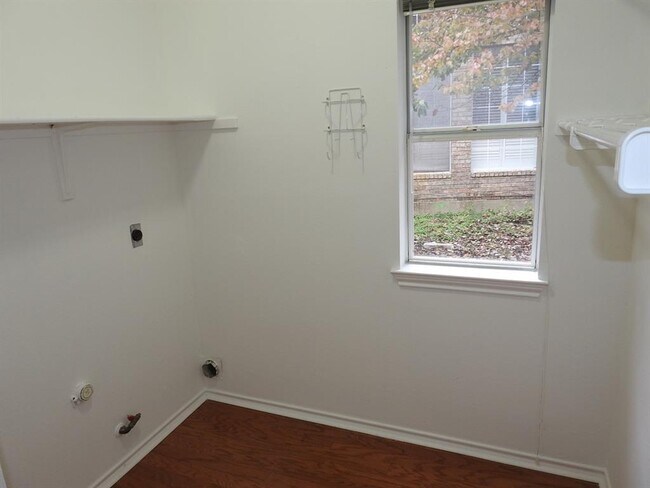 Building Photo - 11207 Crossland Dr
