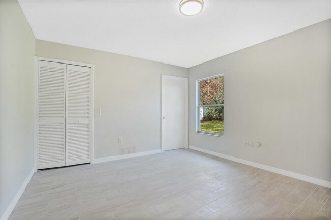 Building Photo - 617 4th Ave N