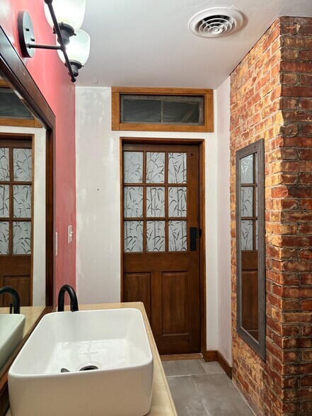 Building Photo - 920 Lafayette Ave