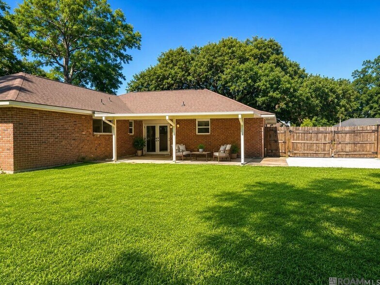 Building Photo - 431 Gloria Dr