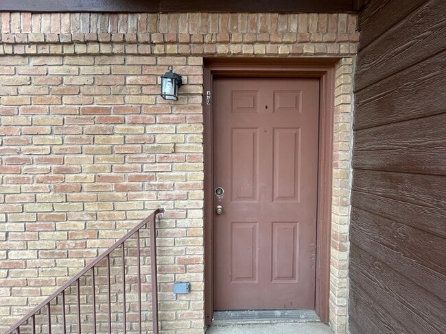 Building Photo - 203 Martingale