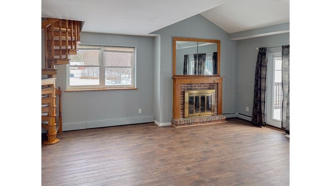 Building Photo - Stunning 3br/2bath Townhome with Private D...