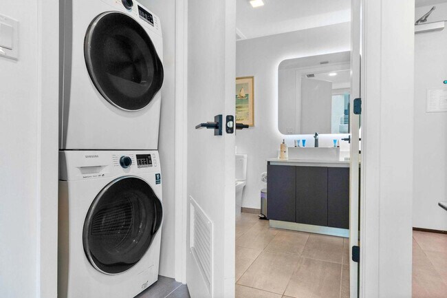 Building Photo - 227 NE 2nd St