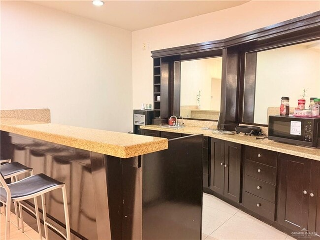 Building Photo - 38 Travis St