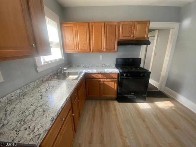 Building Photo - 133 Willowdale Ave