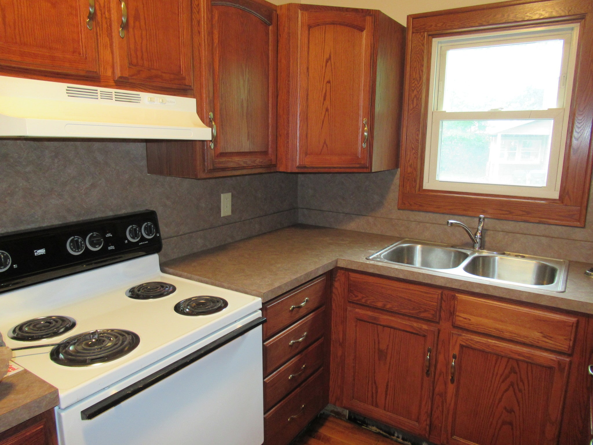 Kitchen - 1520 Front St