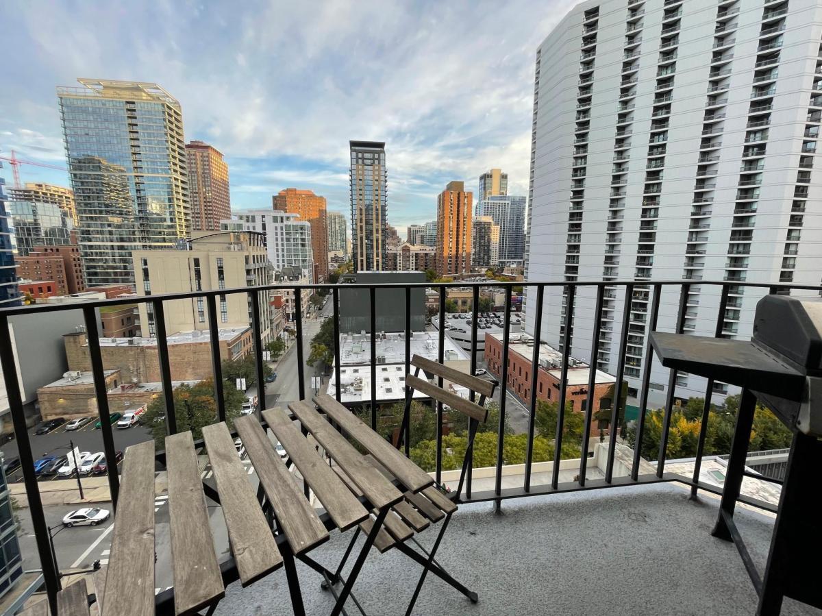 Building Photo - 70 W Huron St