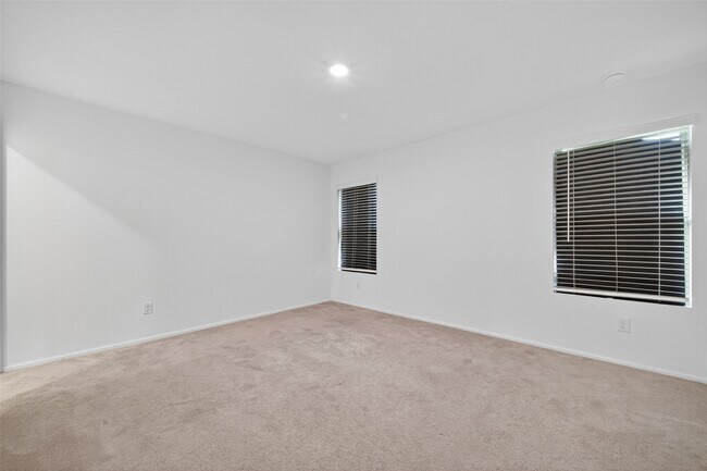 Building Photo - 9007 Estes Lks Dr