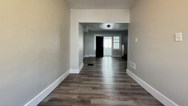 Building Photo - 3-bed Philly home with hardwood floors, an...