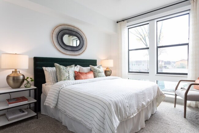 Building Photo - Move-in Special: $0 Fees + $1000 Off!