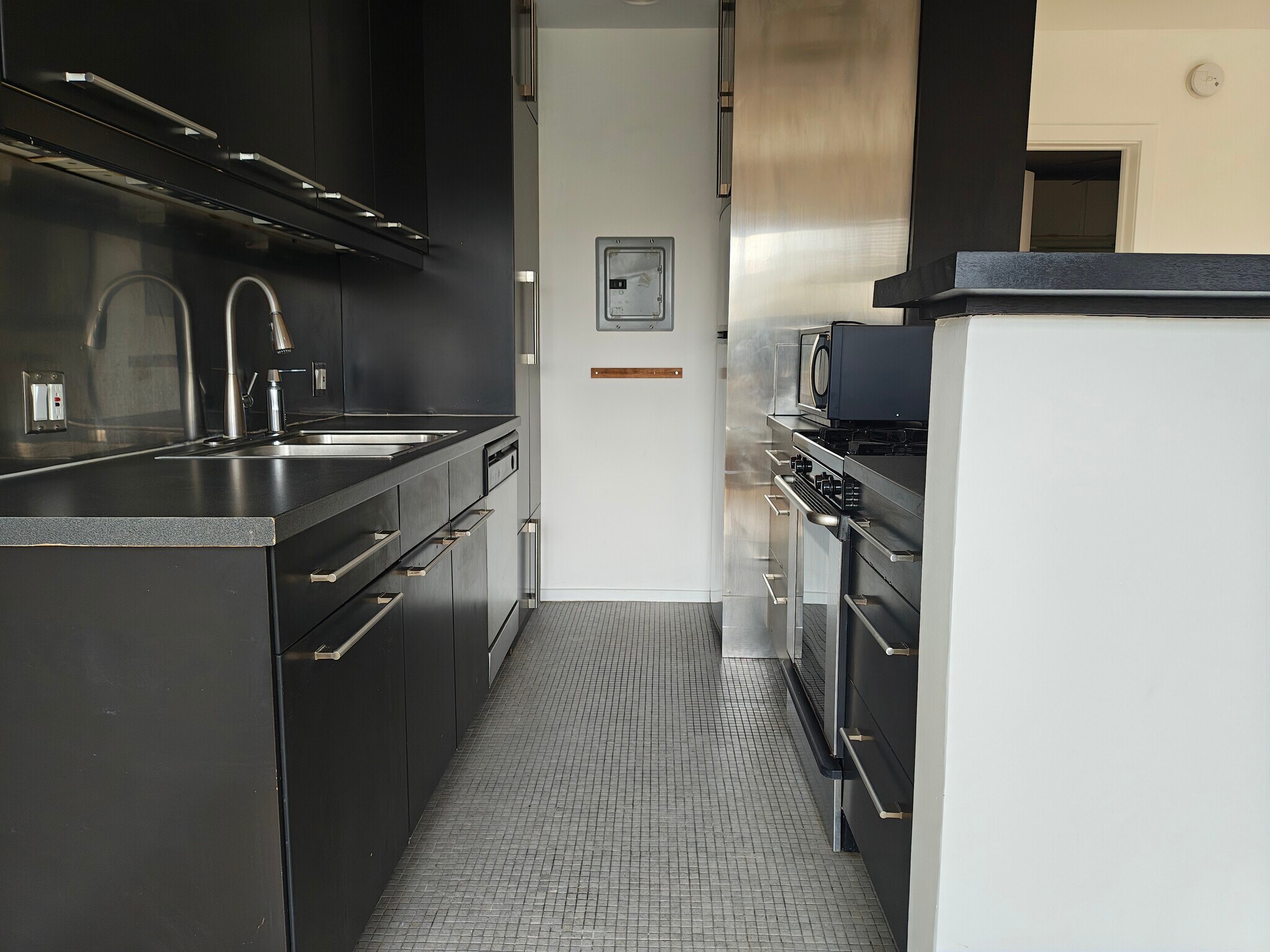 Building Photo - 252 3rd Ave