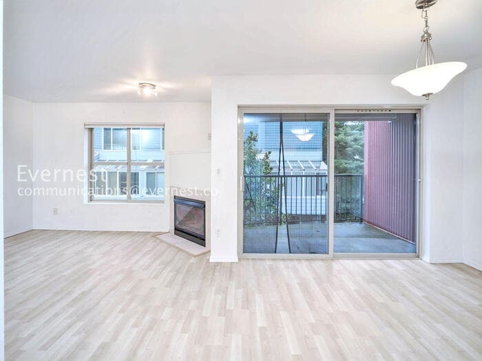 Building Photo - 9520 1st Ave NE