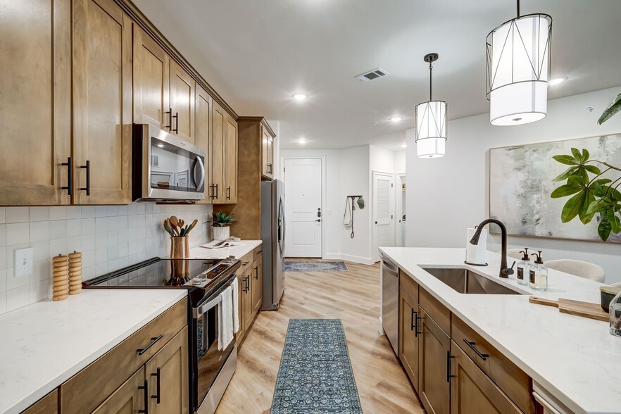 Asher Towne Lake apartments — community photo - Asher Towne Lake
