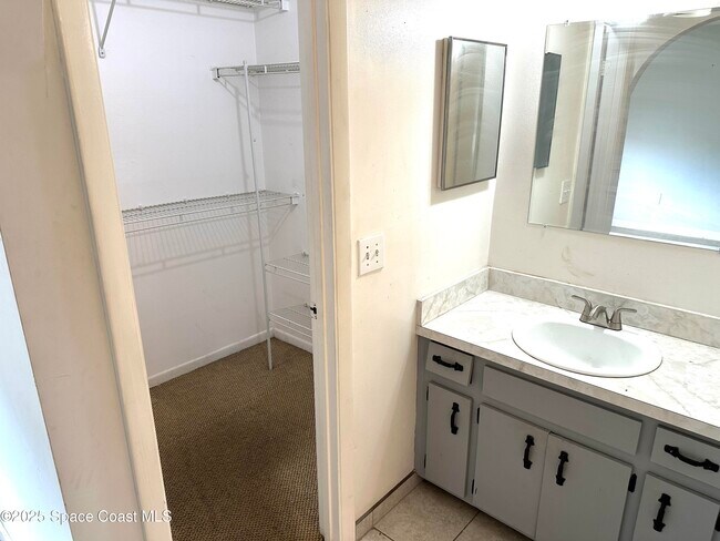 Building Photo - 165 San Juan Cir