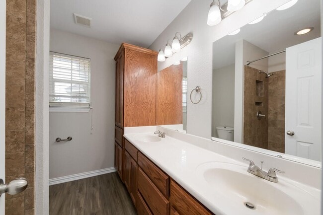 Building Photo - Midway ISD Country Home