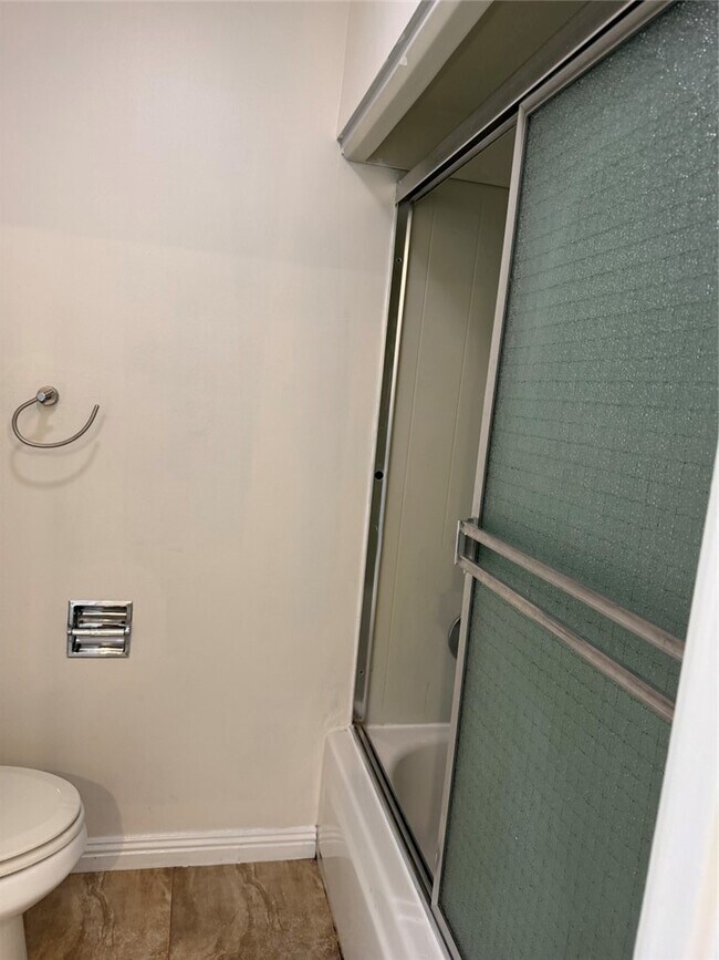 Building Photo - 5301 Balboa Blvd