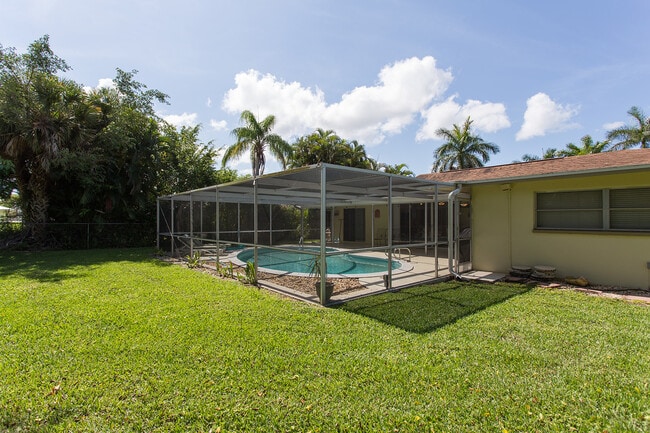Building Photo - 1037 Dolphin Dr