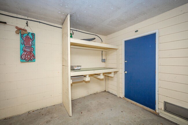 Building Photo - Harbor Landing rental with boat slip, great amenities, and a gated waterfront community lifestyle.