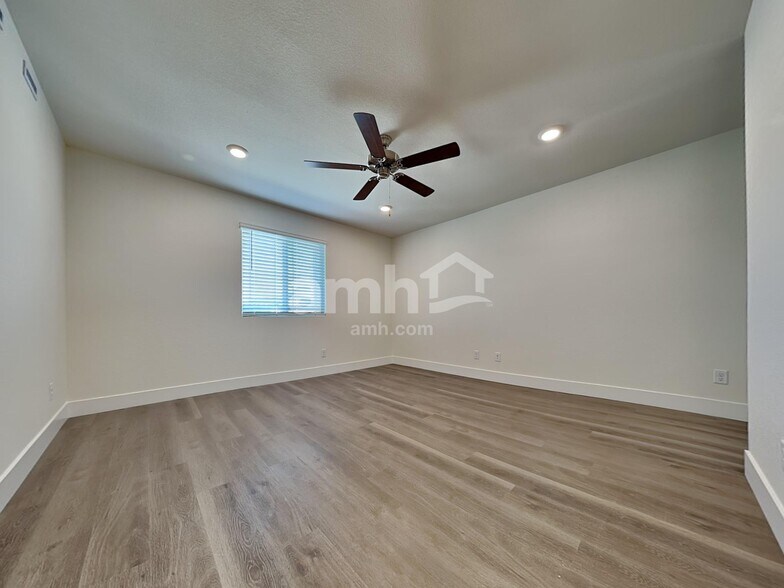 Building Photo - 8763 N Begonia Ct