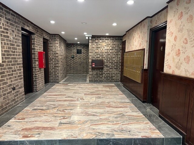Lobby - 1750 N Mohawk St