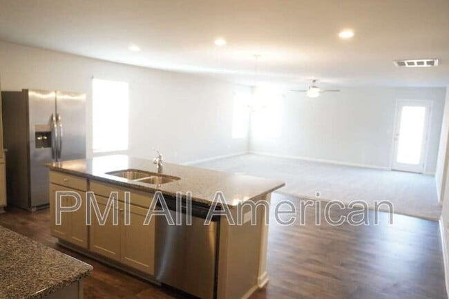 Building Photo - 289 Greenbay St