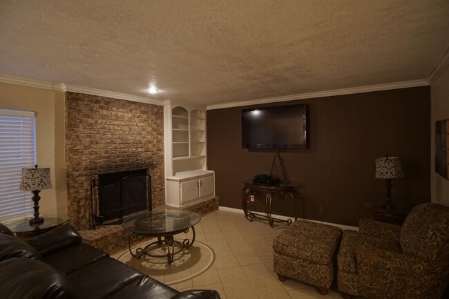 Building Photo - 6419 NW 63rd St